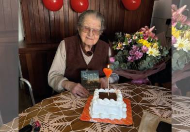 Tiene 103 años y liquida sus pertenencias para poder cubrir los gastos de sus cuidados especiales