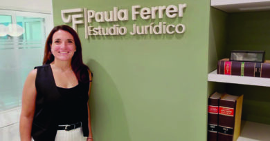 Paula Ferrer inauguró su estudio de abogacía en Torre Libertador