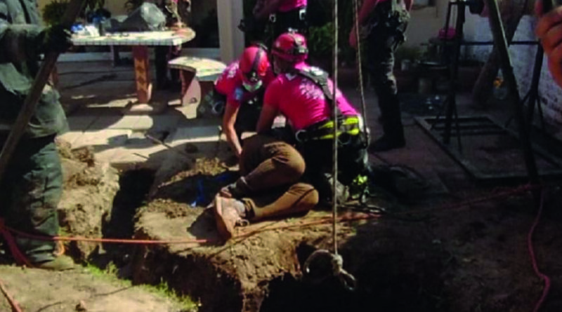 Bomberos de Río Tercero rescató a hombre que cayó a pozo negro de 10 metros en Corralito