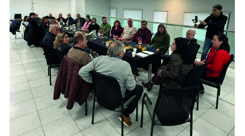La comisión de asociados del Banco Credicoop entregó ayudas a clubes de la ciudad