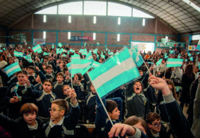 El intendente le tomó la promesa de lealtad a la Bandera a 500 estudiantes de cuarto grado