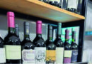 A mano armada, robaron dinero y botellas de vino en barrio Monte Grande