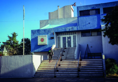 Hombre detenido por agredir a otro con barreta y cadena en guerra por precios en puestos de comidas