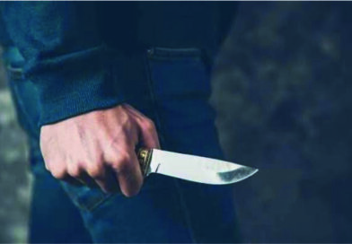Barrios Acuña/Las Flores: detienen a joven de 16 años con cuchillo de 27 cm.