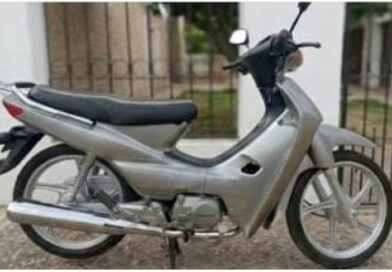 Barrio Media Luna – Le robaron la moto a dirigente político del frente de su negocio: ofrece recompensa